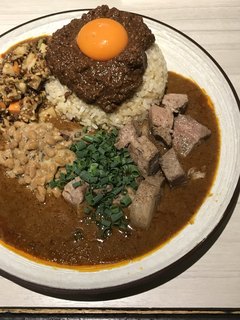 吉田カレー  - 辛口  並盛  キーマ・中華アチャール・ローストポーク・納豆