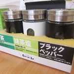 CHA NO HA - テーブル上の調味料もお茶を使用。