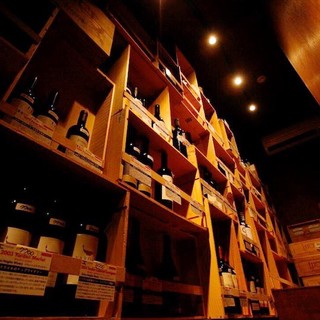 Choose from our wine cellar ◇ More than 100 carefully selected wines from around the world