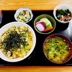 いも畑 - 日替わり定食（親子丼）