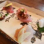 味勧屋 - それぞれ別々の調味料がのってます