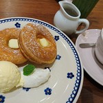 ザ・クリーム・ティーズ・スプーン・ファーム・ハウス - リングパンケーキセット
      （ムレスナティーのフリーティと）
      (2018.1月）