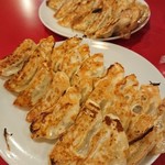 餃子屋　弐ノ弐 - 焼き餃子6人前(ハッピーアワーなのでこれだけ食べても750円)