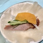 龍皇 - 北京ダック皮にお肉付きを生春巻きとオレンジで♡
