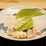 緒方 - 明石の虎魚（おこぜ）　身　肝　子　皮　胃袋　をポン酢で　うるいをあしらって