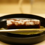 緒方 - 水ようかん　夜桜　下に塩味の桜の葉