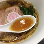 ラーメン屋 トイ・ボックス - 提供直前に追い鰹で「醤油ラーメン」とは全く別物のスープ (西武池袋本店「全国味の逸品会」)