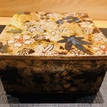 おにく 花柳 - 華やかな重箱が運ばれて！