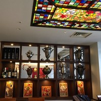 Russian Restaurant ROGOVSKI 銀座 - 天井のステンドグラスがとっても綺麗。