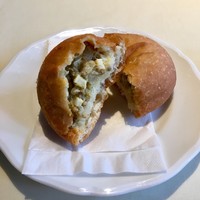 Russian Restaurant ROGOVSKI 銀座 - お肉と卵のピロシキ。卵がマイルド感を醸し出していて美味しい。