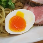 俺のラーメン あっぱれ屋 - 味玉は薄味