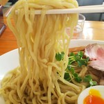 俺のラーメン あっぱれ屋 - ツルツル麺をリフト