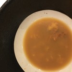 あま屋 - いくらとツブのウニかけご飯（ウニ醤油をしっかりと溶き卵のように混ぜます））。　