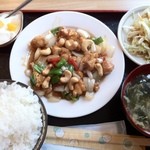 泓豊屋 - 鶏肉のカシューナッツ炒め￥５００^^