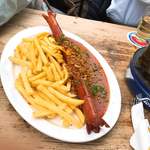 Standige Vertreting - まぁ、ゴリッパ！ すぎるカリーブルスト。ゾーセ（ソース）が雑でなく旨し。