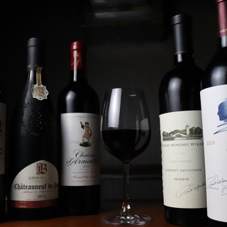 お好みの味をお教えください◎種類豊富なワインをご用意。