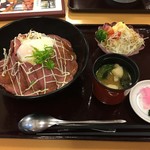 八重垣 - ローストビーフ丼