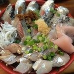 生麦 - ★今日のおすすめ定食！ アジ・イワシ丼（900円）★