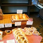 トラン・ブルー - 店内：デニッシュがあるではないか