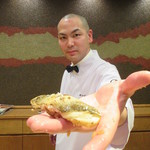 照寿司 - 穴子、手にシャリついてるよ～