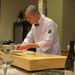 照寿司 - せいじくんが握らせて貰ってる!!