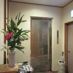 照寿司 - エレベーターで2階へ着く