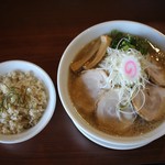 中華そば 味万 - 背脂豚そば＆煮干し飯