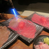 肉匠 とろにく 恵比寿店 - 大判A5神戸牛の炙り寿司 一貫￥980