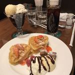 カフェ 英國屋 - 苺フェア : ぎゅうひクレープと苺のワッフル
