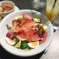 grigio la tavola - 20品目の野菜たっぷりサラダ@1,090円
                スープ・フォカッチャ・ドリンクがセット。