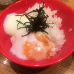 真っ赤ならーめん とまこ - 温玉ごはんのセット