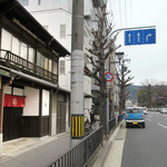 月と - 外観。丸太町通沿い