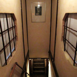 月と - ゲストハウス2階より