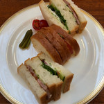 トリコロール - ローストビーフ野菜サンド