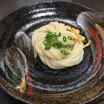 日の出製麺所 - 醤油うどん100円
      ネギはハサミで切る感じ