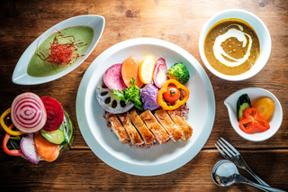 野菜がおいしいレストラン LONGING HOUSE - 信州ハーブ鶏チキンカレー（ランチ）