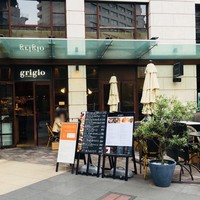 grigio la tavola - 
