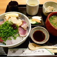 丸新 - お得な海鮮丼ランチ