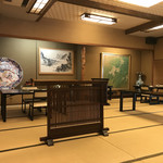 山田屋 - 左の大きなお皿は有田焼