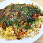 Okonomiyaki Hachibee - 「広島風お好み焼き　定番（肉・玉子・そば入り）」（700円）・「玉子W」（50円増）