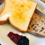 Bakery&Cafe BakeAwake - 食べ放題のパン