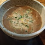 麺匠 たか松 - お抹茶のようですが、つけ汁です。