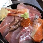 中央食堂 - 海鮮丼 ボリュームがやばい!