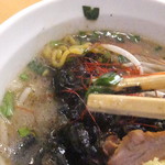 麺屋 彩未 - デスラーウィーク２０１８限定デスラーメン　９３０円（税込）の糸唐辛子【２０１８年３月】