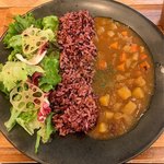 リッスンフード - 野菜と米粉の自家製ダルカレー