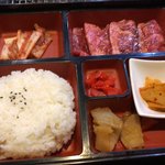 和牛焼肉　青樹苑 - カルビ弁当 1000円。