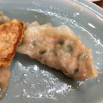 ラーメン 中村 - 薄皮から餡が透けて見える