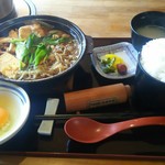 地鶏料理 味千両 - すき焼き定食900円（税込み）