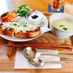 青い虹 - Bランチ（キーマカレーのタルティーヌ）800円