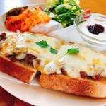 青い虹 - チーズたっぷりのタルティーヌ